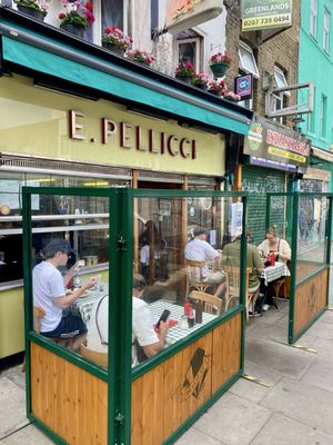 E Pellicci by null