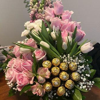 Floreria Mi Bendicion - Bouquet of beautiful flowers for a birthday. - Floral Designers Near Me - Huntington Park, California Floreria Mi Bendicion - Bouquet of beautiful flowers for a birthday. - Floral Designers Near Me - Huntington Park, California