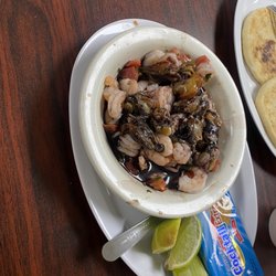 Hawallano Restaurant - Conchas con camarones
