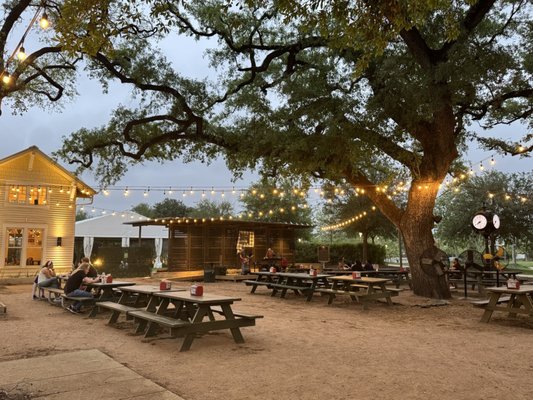 Betsy's at Evelyn's Park by null