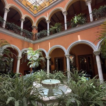 Casa del Poeta - Lovely courtyard - Hotels Near Me - Seville, SE