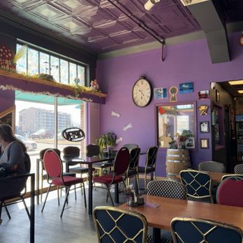 Mad Hatter Cafe / The Looking Glass - Inside - Breakfast & Brunch Near Me - Salisbury, Maryland