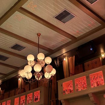 The Flatiron Room - NoMad - ceiling view from front tables near stage - Jazz & Blues Near Me - New York, New York The Flatiron Room - NoMad - ceiling view from front tables near stage - Jazz & Blues Near Me - New York, New York