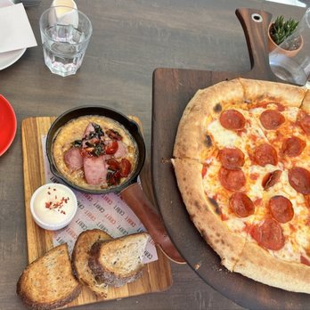 CRAFT South Beach - Pizzas, provaleta, bacon chesse burger/fries, drinks (strawberry lemonade,etc. - Pizza Near Me - Miami Beach, Florida