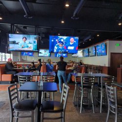 Pint House Burgers & Brews - Dinning room