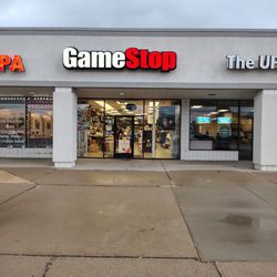 GameStop - Game Stop Entrance