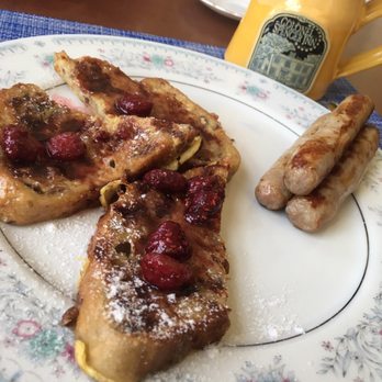 Colonel Spencer Inn - French toast local NH syrup mmmm - Hotels Near Me - Campton, New Hampshire