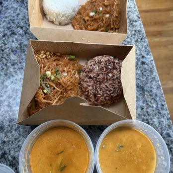 All Rice Thai Hut - Lunch Combo: Pad Thai & Panang Curry - Thai Near Me - Everett, Washington All Rice Thai Hut - Lunch Combo: Pad Thai & Panang Curry - Thai Near Me - Everett, Washington