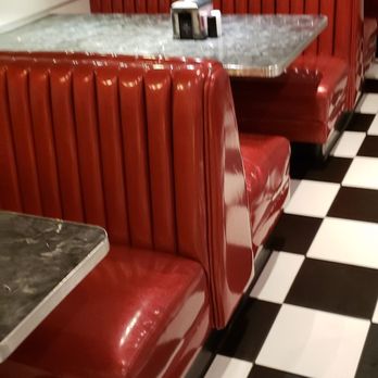 Deuces Diner - Booth seating - Diners Near Me - Coarsegold, California
