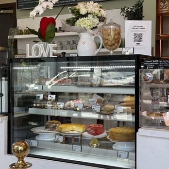 Shoreside Bakery - Sweets display - Bakeries Near Me - San Diego, California Shoreside Bakery - Sweets display - Bakeries Near Me - San Diego, California