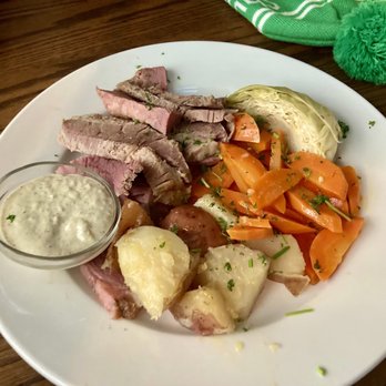 Elephant & Castle - Corn Beef - Pubs Near Me - Chicago, Illinois Elephant & Castle - Corn Beef - Pubs Near Me - Chicago, Illinois