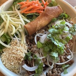 Vermicelli noodles with pork
