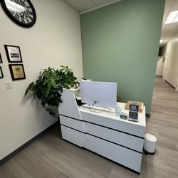 Fresh Acupuncture - Front desk