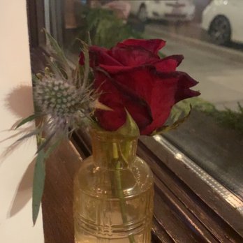 Black Sheep Cafe - Fresh flowers at the table - New American Near Me - Provo, Utah