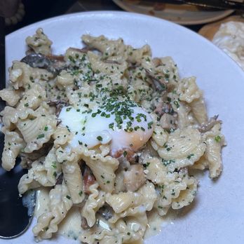 Kassi Beach - Mushroom Carbonara - Italian Near Me - Las Vegas, Nevada Kassi Beach - Mushroom Carbonara - Italian Near Me - Las Vegas, Nevada