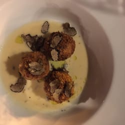 Antica Porta di Levante - Polpettine di coniglio con fonduta di formaggio blu del Mugello