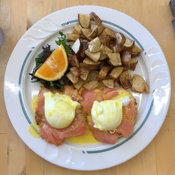Main Kitchen Cafe - New American Near Me - Granada Hills, California