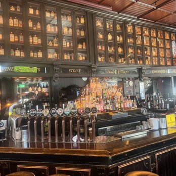 The Bleeding Horse - Another shot of the bar - Pubs Near Me - Dublin, D
