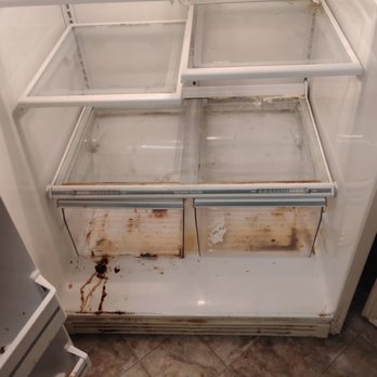 Mama Mia's Cleaners - Before photo of fridge - Home Cleaning Near Me - Port Orchard, Washington Mama Mia's Cleaners - Before photo of fridge - Home Cleaning Near Me - Port Orchard, Washington