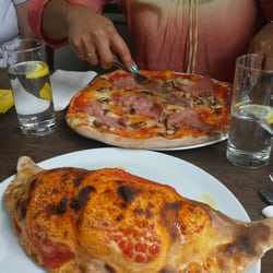 Mio Fiore - Calzone and proscuitto y fungi pizza. Excellent but the fish and pasta were recommended as being more authentic and better.