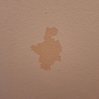 Quality Inn Fallbrook I-15 - Peeling paint. - Hotels Near Me - Fallbrook, California