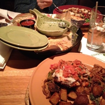 Applebee's Grill + Bar - They though it was acceptable to leave the app on the table which gave us no room for our entree's. - American Near Me - Glen Allen, Virginia