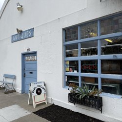 Blue Door Antiques - Front entrance