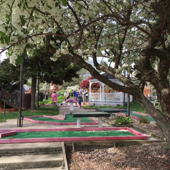 Putterz - Spring blossoms - Mini Golf Near Me - Ypsilanti, Michigan