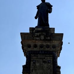Plaza de la Ciudadela - Estatua