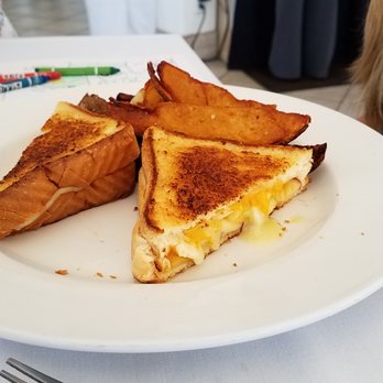 Spinners Rooftop Grille - Adult Grilled Cheese - Lounges Near Me - St. Pete Beach, Florida Spinners Rooftop Grille - Adult Grilled Cheese - Lounges Near Me - St. Pete Beach, Florida