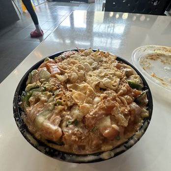 Poke Koma - Indoor with 5 scoop poke bowl - Poke Near Me - Alameda, California Poke Koma - Indoor with 5 scoop poke bowl - Poke Near Me - Alameda, California