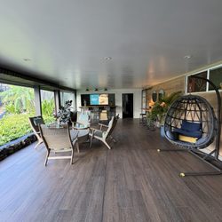 Maui Seaside Hotel - Outdoor amenity deck