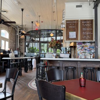 Uptown - Sports Bars Near Me - Austin, Texas