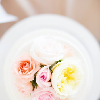 My Wedding Sense - Flower decoration for the wedding cake. - Wedding Planning Near Me My Wedding Sense - Flower decoration for the wedding cake. - Wedding Planning Near Me