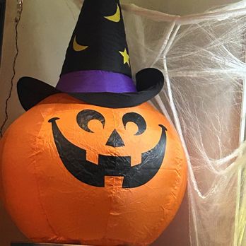 Alger Bar & Grille - Fun Halloween decorations - Bars Near Me - Alger, Washington