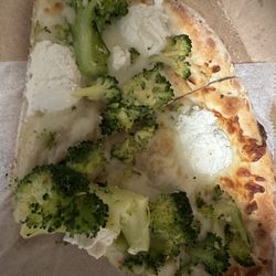 Bellini's Italian Eatery - The Broccoli, ricotta. Flavorless. The pizza dough is horrible. If I were to take a guess, it's made with bread flour.