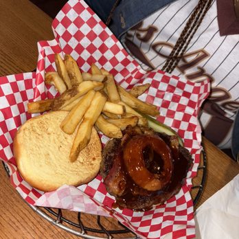 Beer Barrel Pizza & Grill - Pizza Near Me - Lima, Ohio