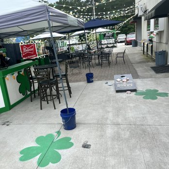 Doyle's Pub and Grub - Outdoor patio with many different games to play. - Cuban Near Me - Myrtle Beach, South Carolina