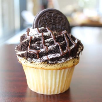 La Casa Dolce - Cookies and Cream Cupcake - Bakeries Near Me - Mississauga, Ontario