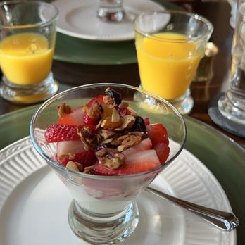 Foxfield Inn - Every morning there is fresh fruit, which was delicious - Hotels Near Me - Charlottesville, Virginia
