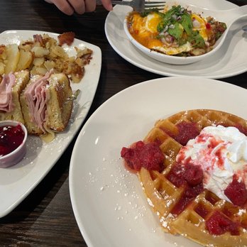 Broken Yolk Cafe - Breakfast & Brunch Near Me - Fullerton, California Broken Yolk Cafe - Breakfast & Brunch Near Me - Fullerton, California