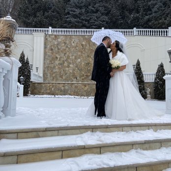 Villa Barone Hilltop Manor - The outdoor courtyard, where we had a beautifully snowcapped winter wedding. any day is elegant and presentable. - Caterers Near Me - Mahopac, New York