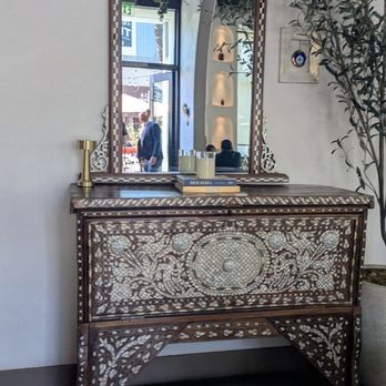 Ammatoli - Beautiful decor - Mediterranean Near Me - Long Beach, California