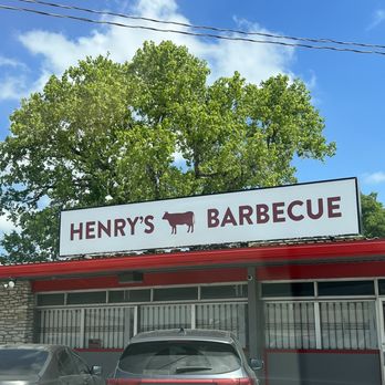 Henry's Barbecue - Barbeque Near Me - Del Valle, Texas