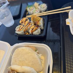 SAM Sushi & Ramen - Appetizer: Bao buns  Sriracha roll lunch special
