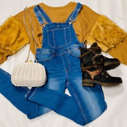 Hope's Thrift Boutique - Outfit