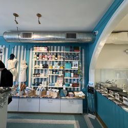 Le Petit Bleu - Inside - the mini shop