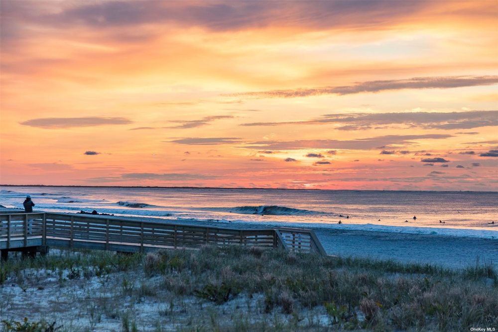 ERA PAUL GOLD REAL ESTATE Updated May 2024 1047 W Beech St, East