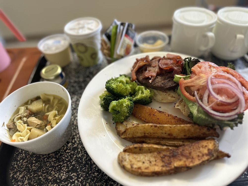 SYOSSET HOSPITAL Updated August 2024 21 Photos & 56 Reviews 221