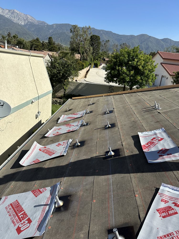 Slide of Van Lund Roofing and Solar